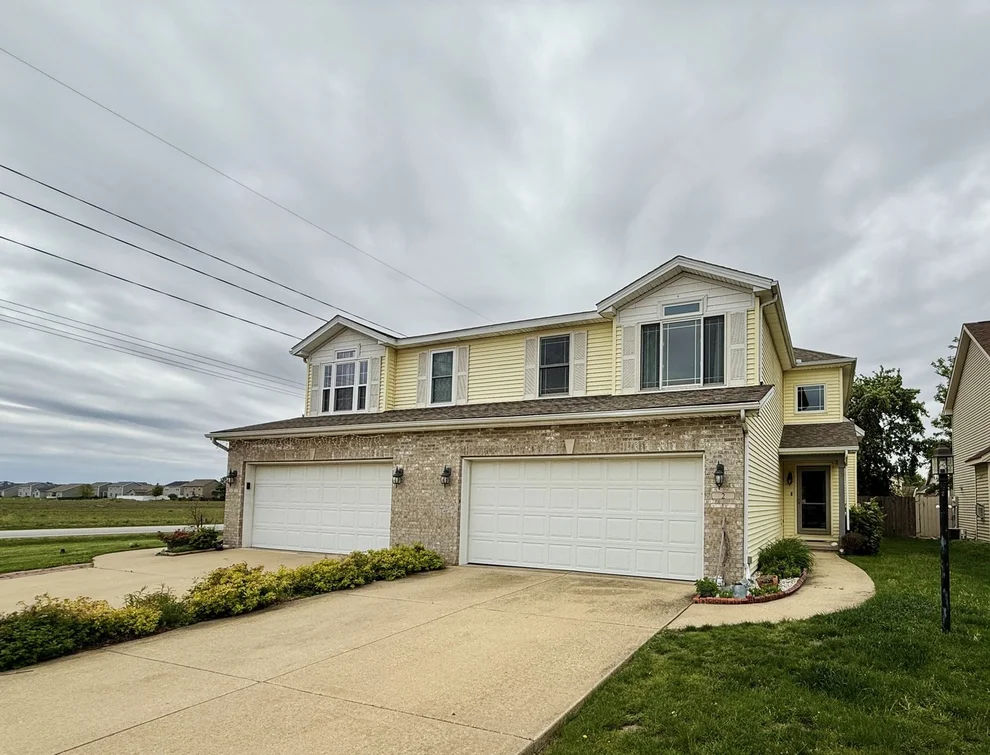 Unit for sale at 2 PARSLEY Drive, Savoy, IL 61874