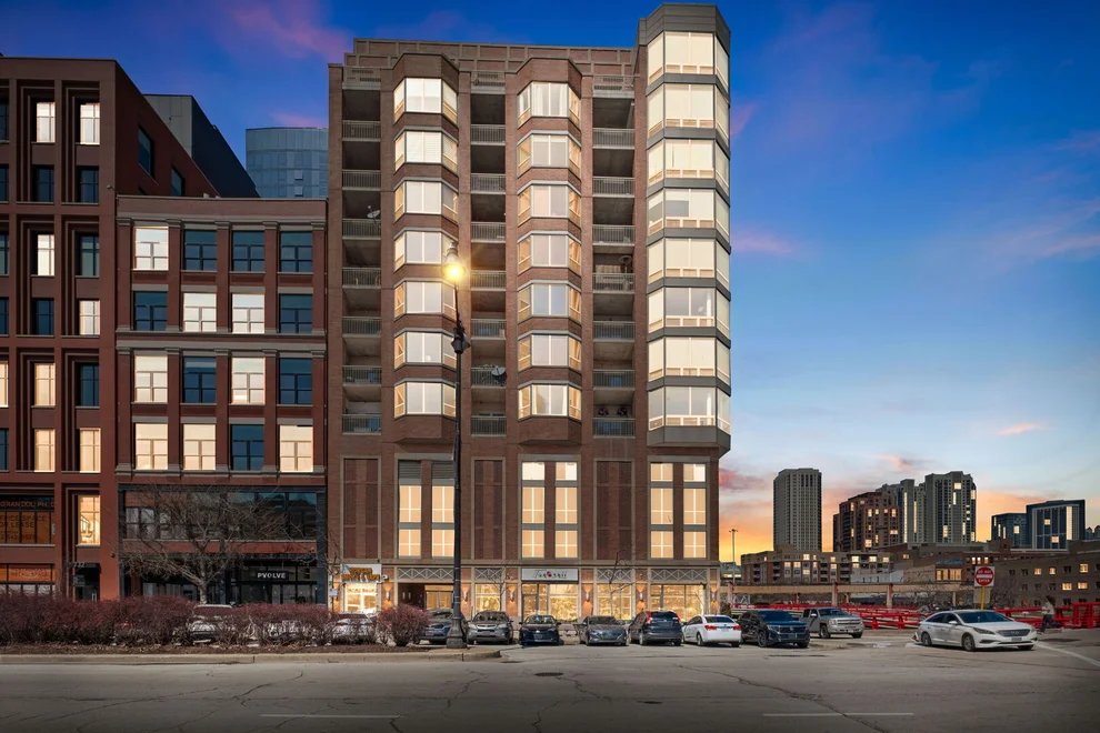 Unit for sale at 720 W RANDOLPH Street, Chicago, IL 60661