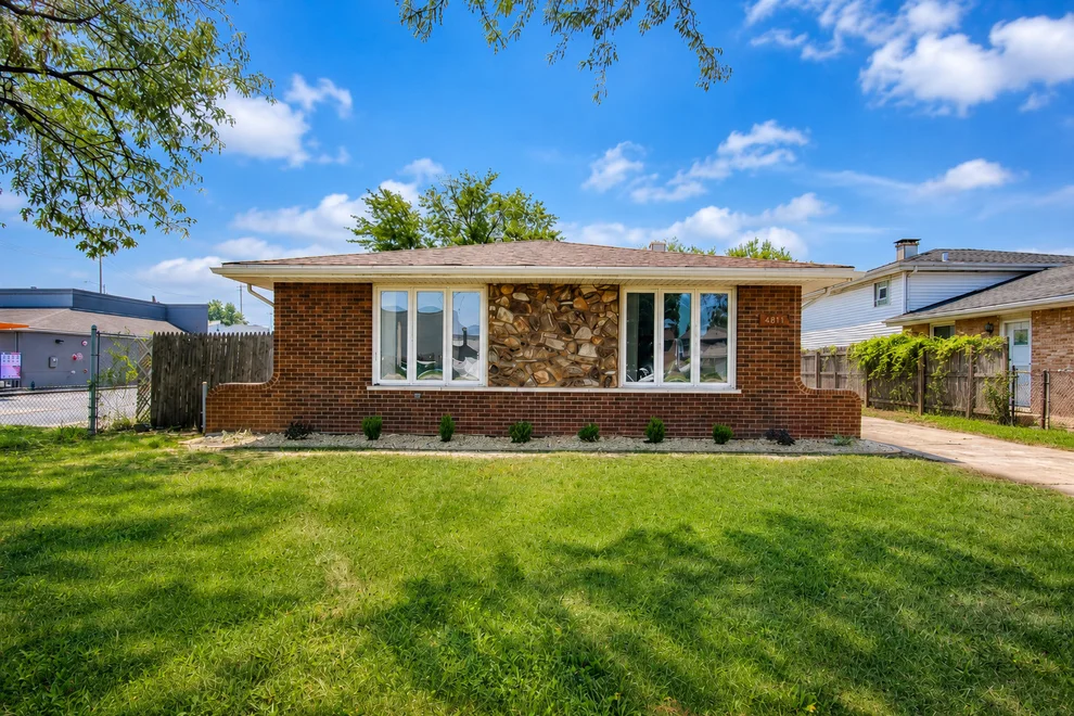 Unit for sale at 4811 W 121st Place, Alsip, IL 60803