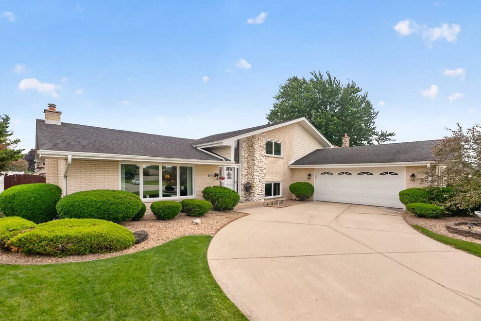 Unit for sale at 15549 Larkspur Lane, Orland Park, IL 60462