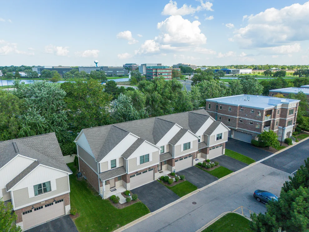 Unit for sale at 411 W Pierce Road, Itasca, IL 60143
