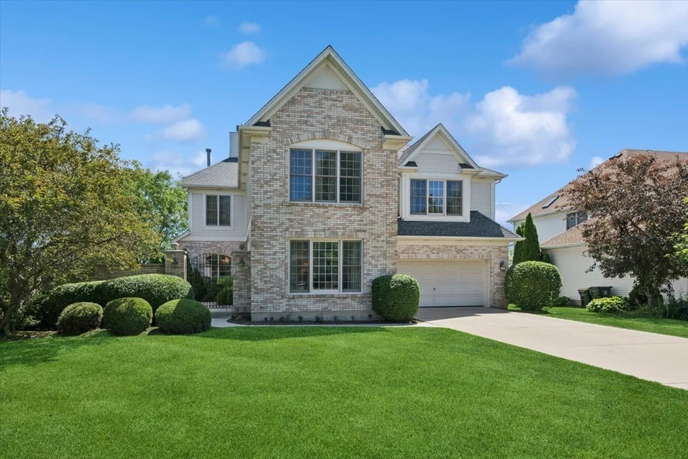 Unit for sale at 527 Mallard Point Circle, North Aurora, IL 60542