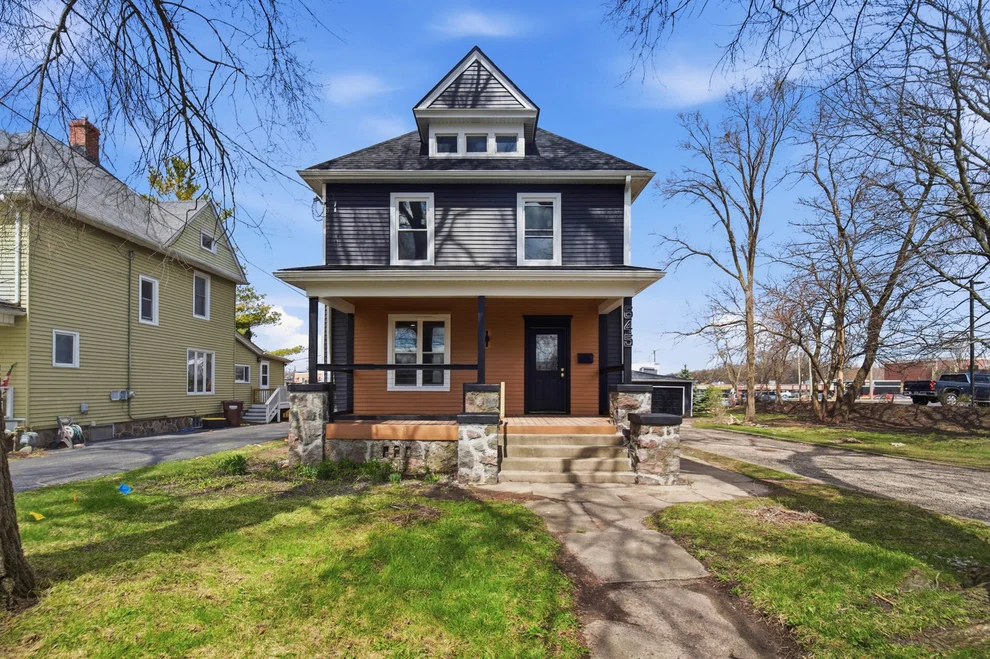 Unit for sale at 645 E Calhoun Street, Woodstock, IL 60098