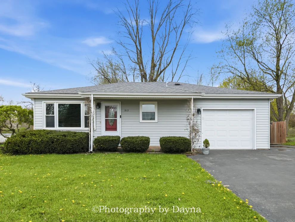 Unit for sale at 913 Southgate Road, New Lenox, IL 60451