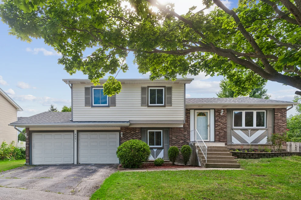 Unit for sale at 4691 Huntington Boulevard, Hoffman Estates, IL 60192