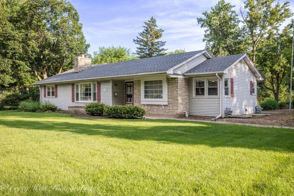 Unit for sale at 1319 W State Street, Geneva, IL 60134
