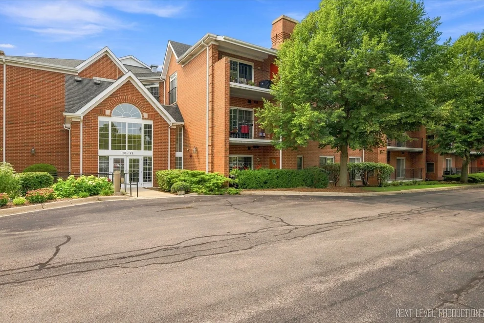 Unit for sale at 147 Hunt Club Drive, St. Charles, IL 60174