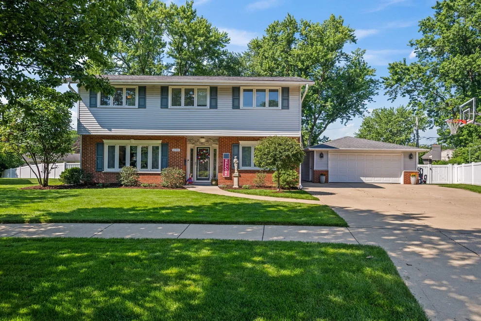Unit for sale at 230 S Illinois Drive, Arlington Heights, IL 60005