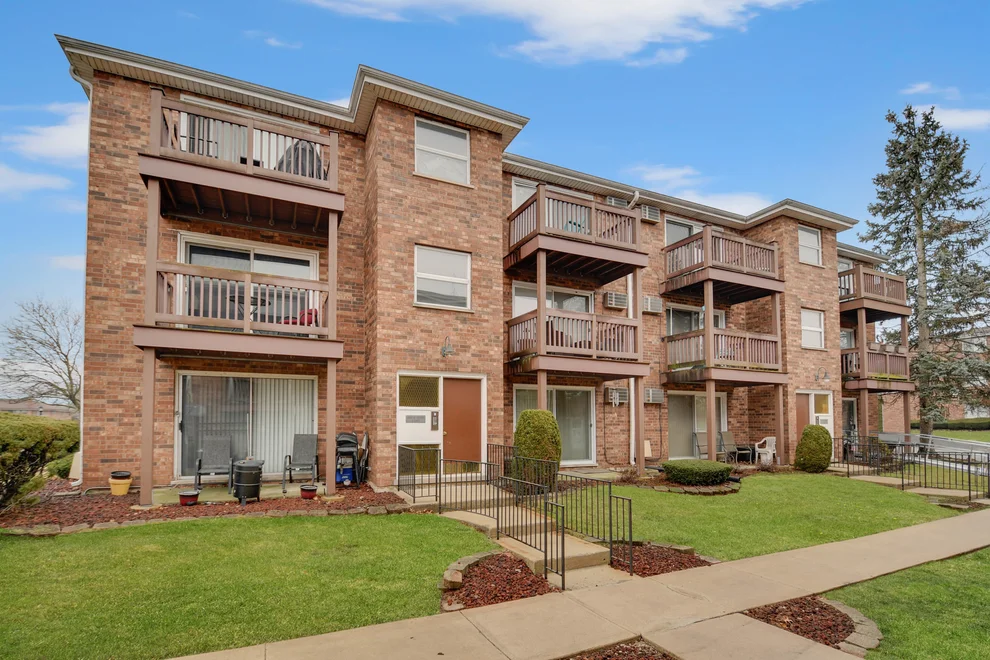 Unit for sale at 14810 Kilpatrick Avenue, Midlothian, IL 60445