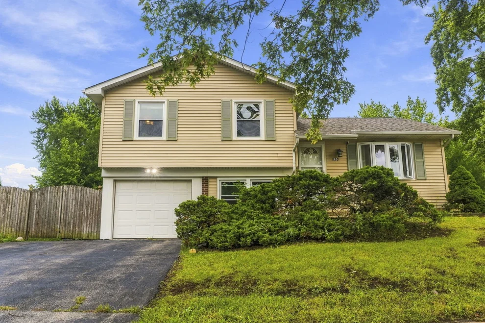 Unit for sale at 863 Poplar Lane, Bolingbrook, IL 60440