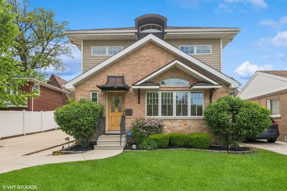 Unit for sale at 914 Meadowcrest Road, La Grange Park, IL 60526