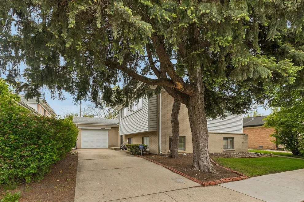 Unit for sale at 9337 Lavergne Avenue, Skokie, IL 60077