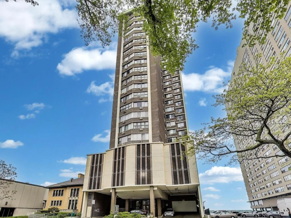 Unit for sale at 6325 N Sheridan Road, Chicago, IL 60660