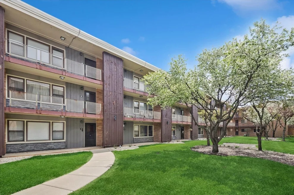 Unit for sale at 9620 W Higgins Road, Rosemont, IL 60018