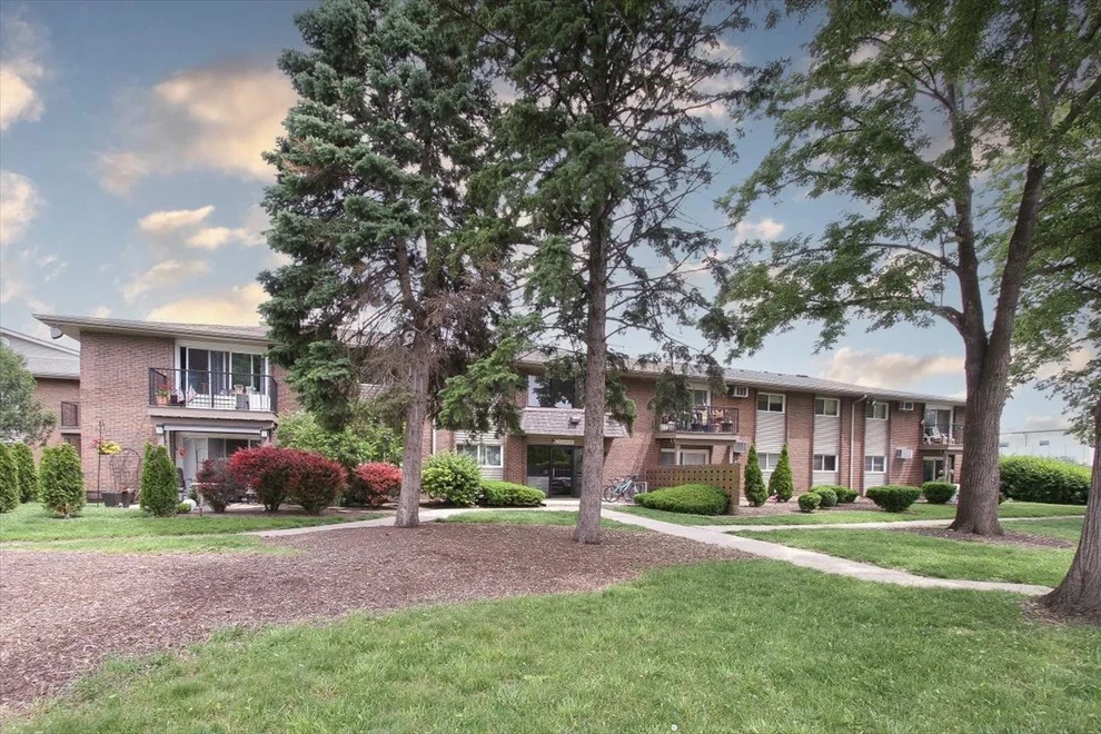 Unit for sale at 2300 Old Tavern Road, Lisle, IL 60532