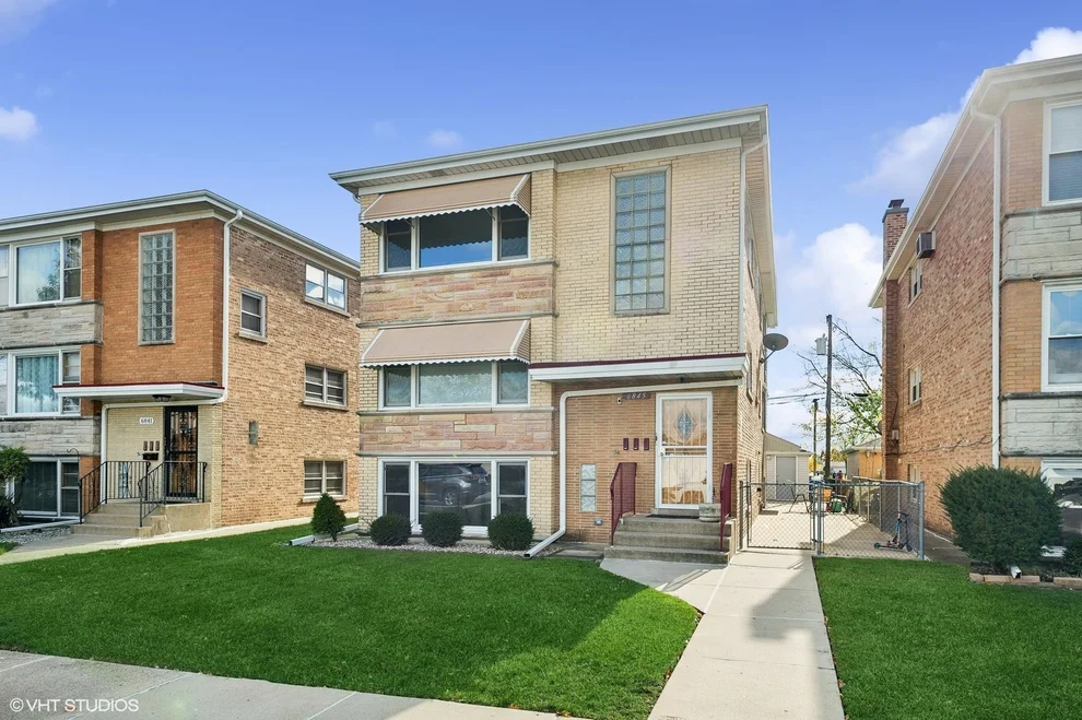 Unit for sale at 6845 W Leland Avenue, Harwood Heights, IL 60706