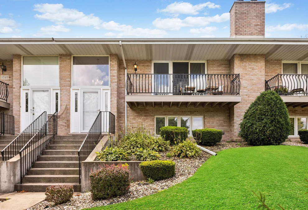 Unit for sale at 11051 Louetta Lane, Orland Park, IL 60467