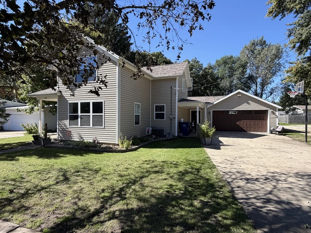 Unit for sale at 633 S Main Street, Sheffield, IL 61361