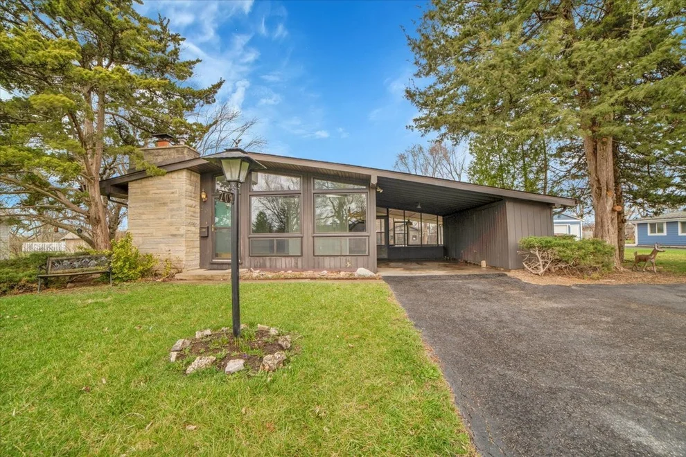 Unit for sale at 209 Sharon Lane, North Aurora, IL 60542