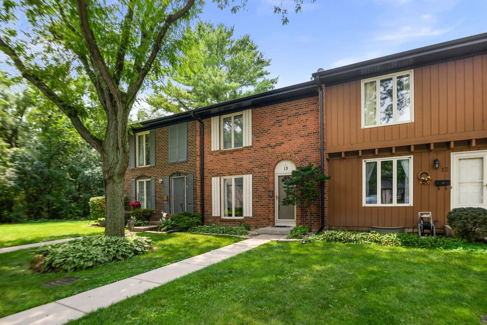 Unit for sale at 13 Dumbarton Oaks Place, Elgin, IL 60123