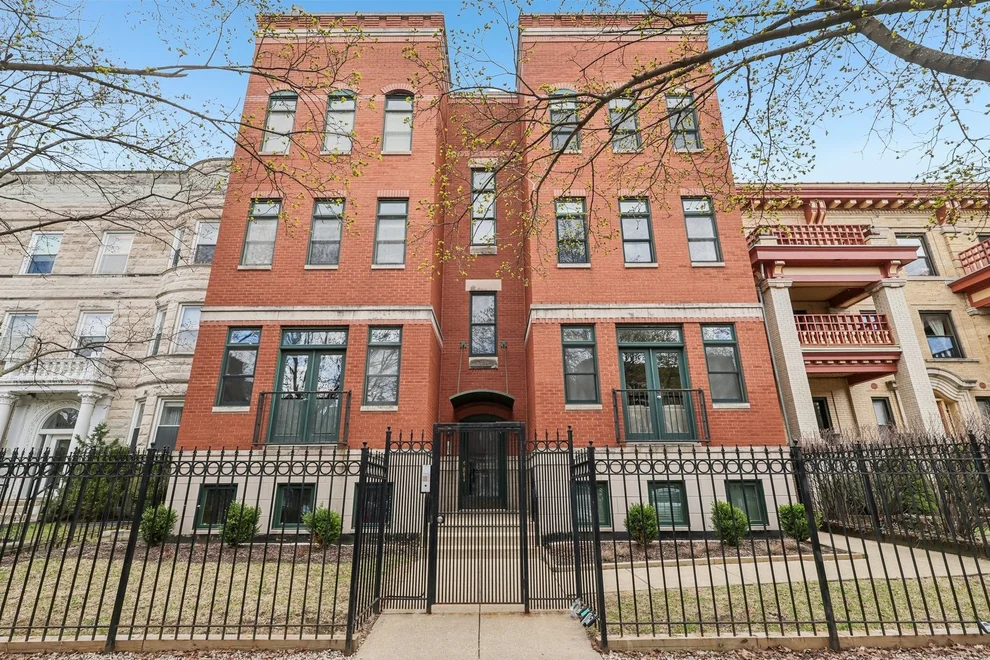 Unit for sale at 4315 N Kenmore Avenue, Chicago, IL 60613