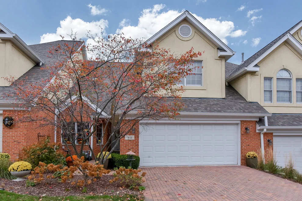 Unit for sale at 911 Chancel Circle, Glen Ellyn, IL 60137