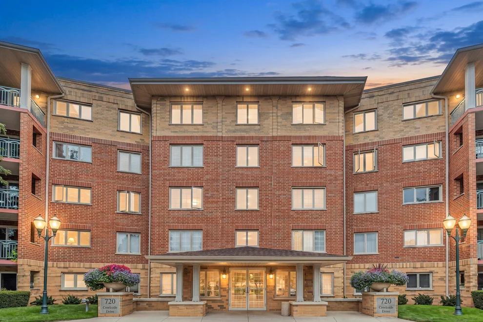 Unit for sale at 720 Creekside Drive, Mount Prospect, IL 60056