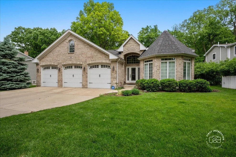 Unit for sale at 1009 Douglas Avenue, Naperville, IL 60540