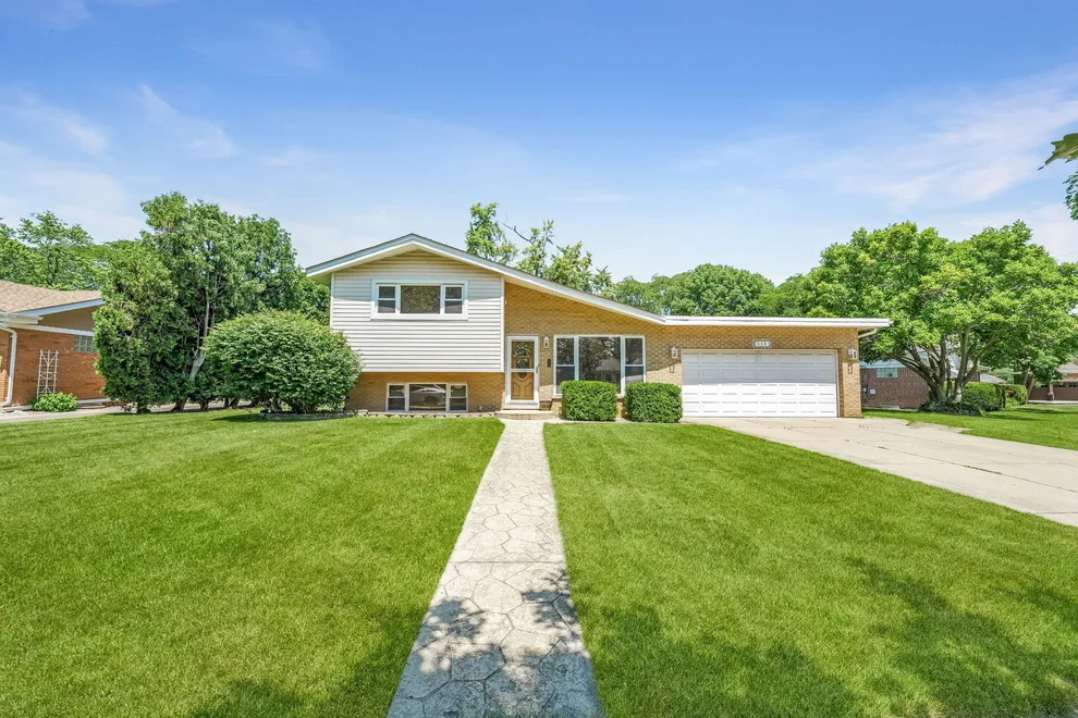 Unit for sale at 513 W Division Street, Itasca, IL 60143