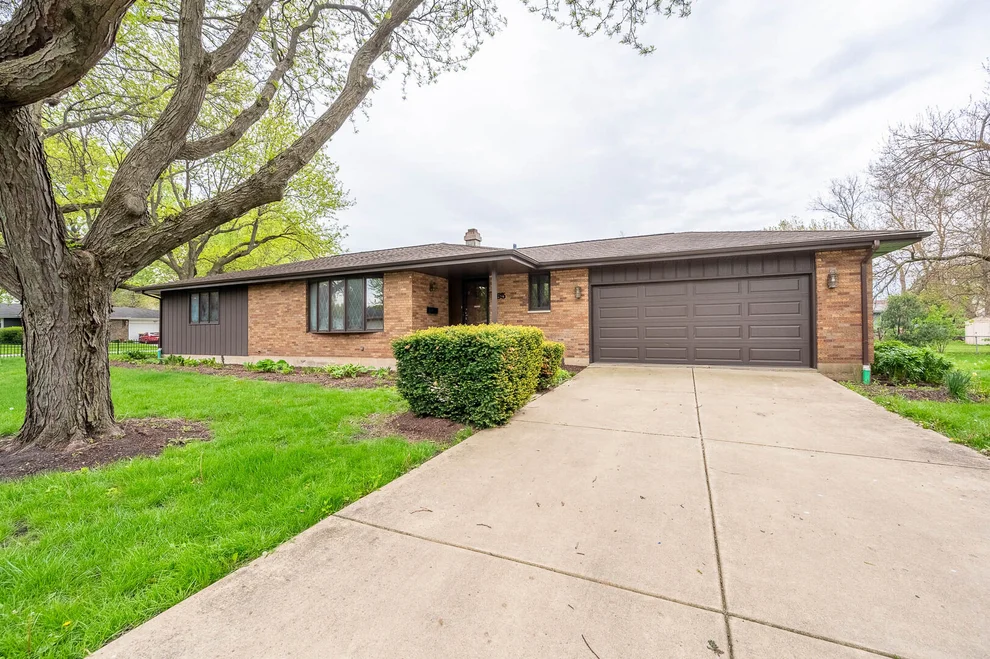 Unit for sale at 765 Algona Avenue, Elgin, IL 60120