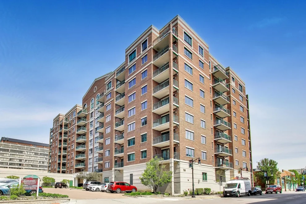 Unit for sale at 750 Pearson Street, Des Plaines, IL 60016