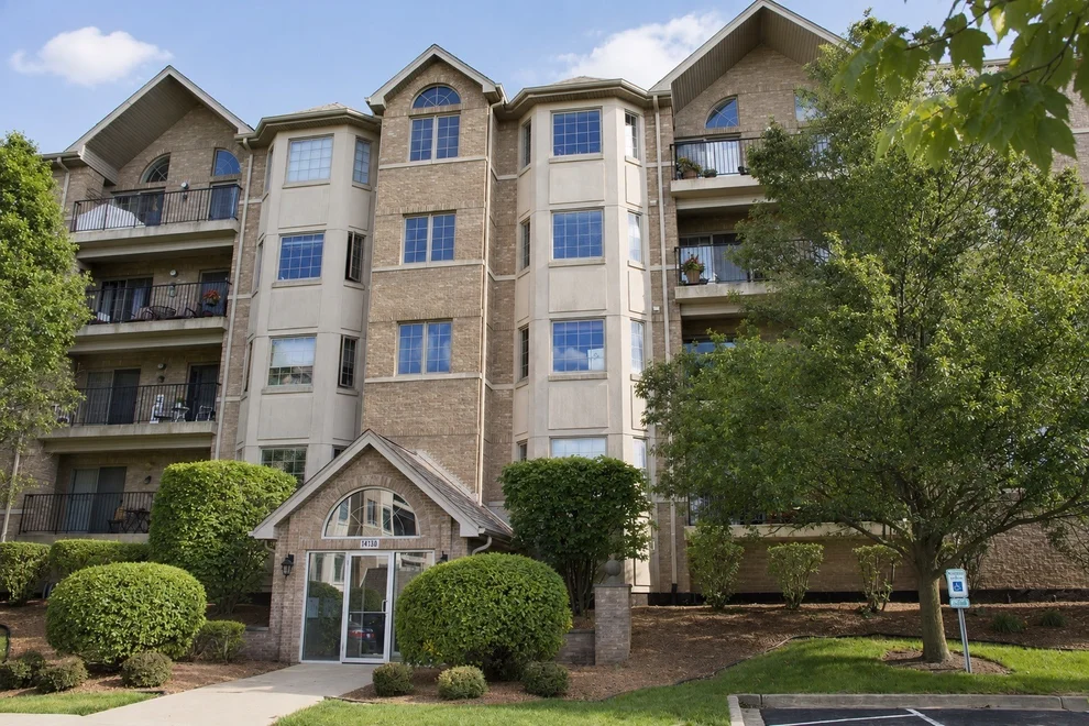 Unit for sale at 14130 Sheffield Drive, Homer Glen, IL 60491