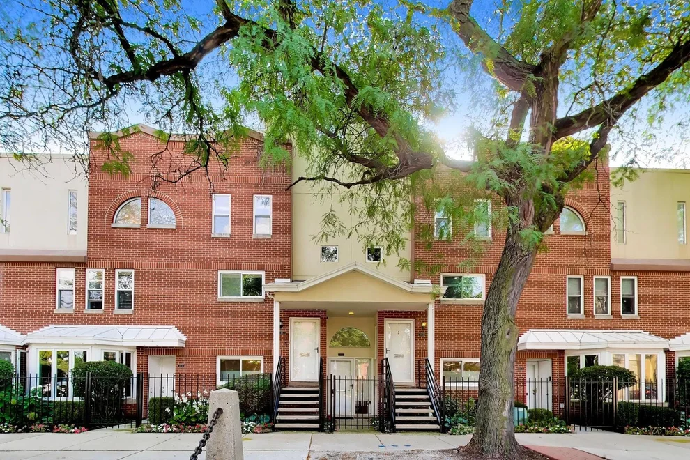 Unit for sale at 701 S Carpenter Street, Chicago, IL 60607