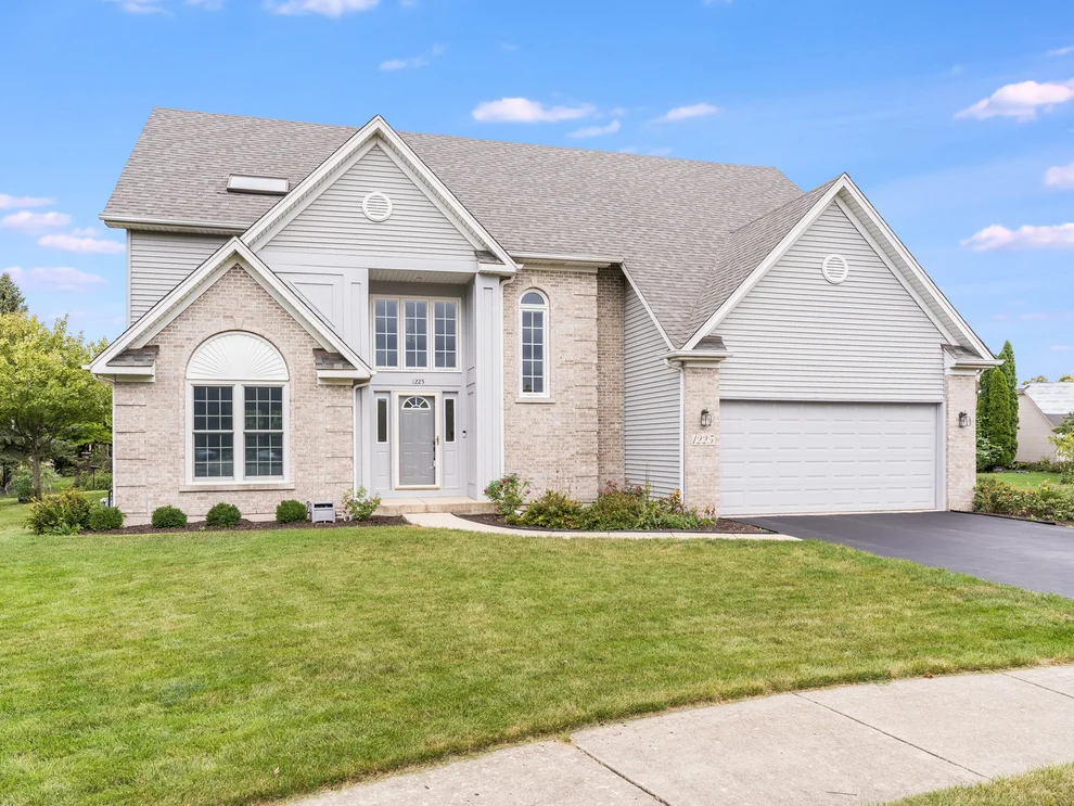 Unit for sale at 1225 Willowcrest Court, Aurora, IL 60504
