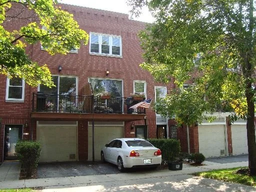 Unit for sale at 1827 W OAKDALE Avenue, CHICAGO, IL 60657