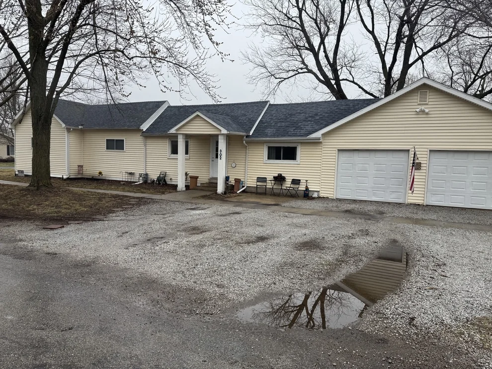 Unit for sale at 302 E Cedar Avenue, Atwood, IL 61913
