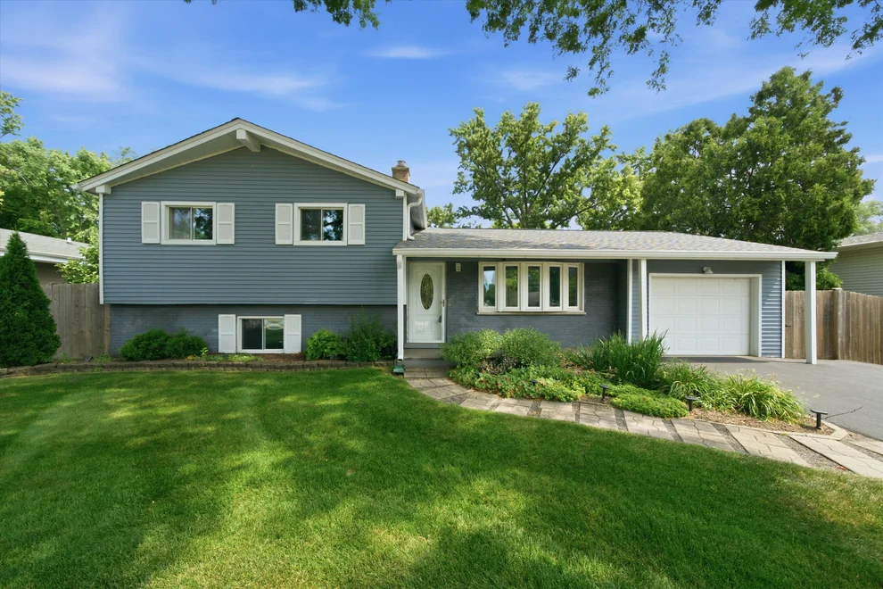 Unit for sale at 22W452 Sycamore Drive, Glen Ellyn, IL 60137