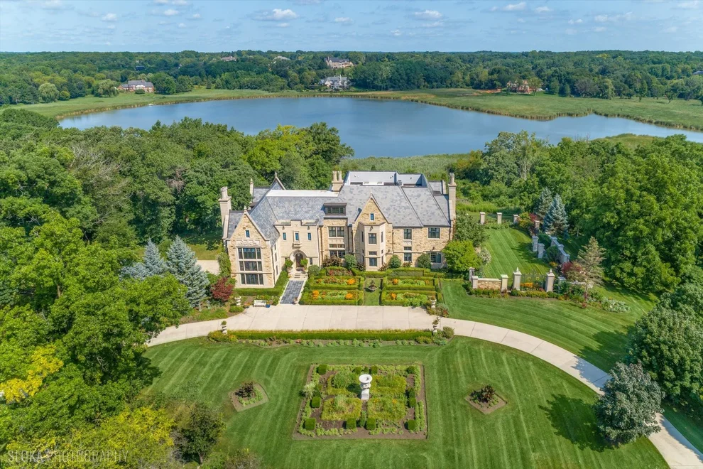 Unit for sale at 10 Goose Lake Drive, Barrington Hills, IL 60010