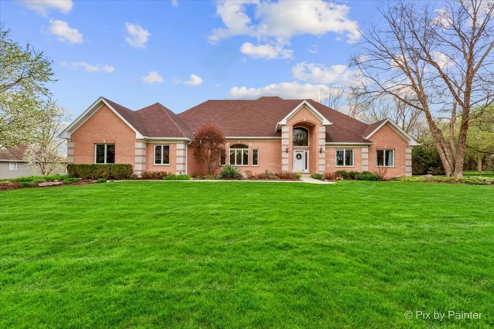 Unit for sale at 4 Mohawk Drive, South Barrington, IL 60010