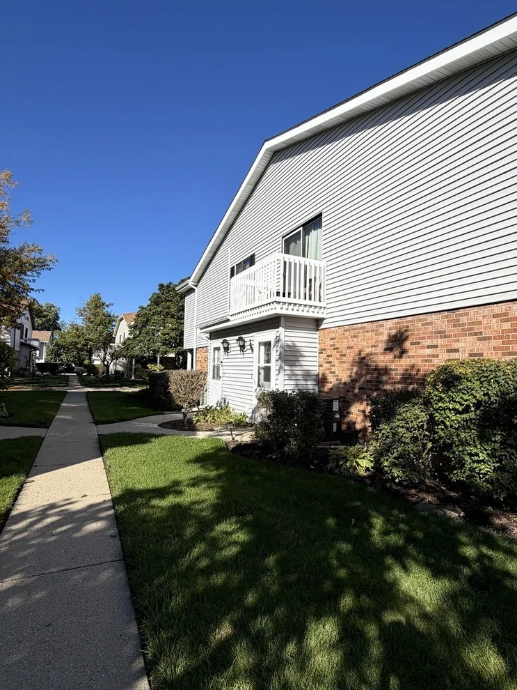 Unit for sale at 366 Washington Court, Vernon Hills, IL 60061