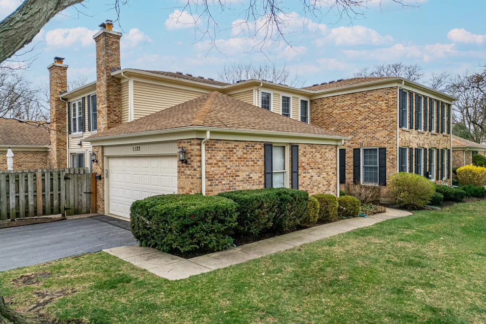 Unit for sale at 1122 Creekside Drive, Wheaton, IL 60189