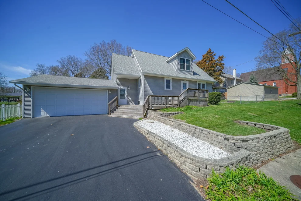 Unit for sale at 711 Taylor Street, Pecatonica, IL 61063