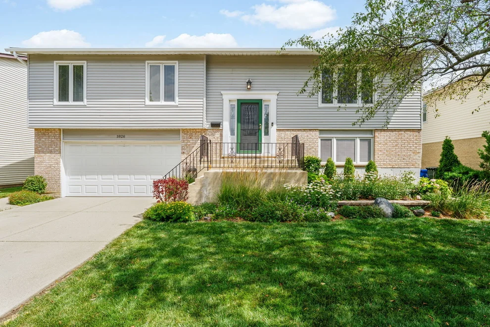 Unit for sale at 1826 W Catalpa Lane, Mount Prospect, IL 60056