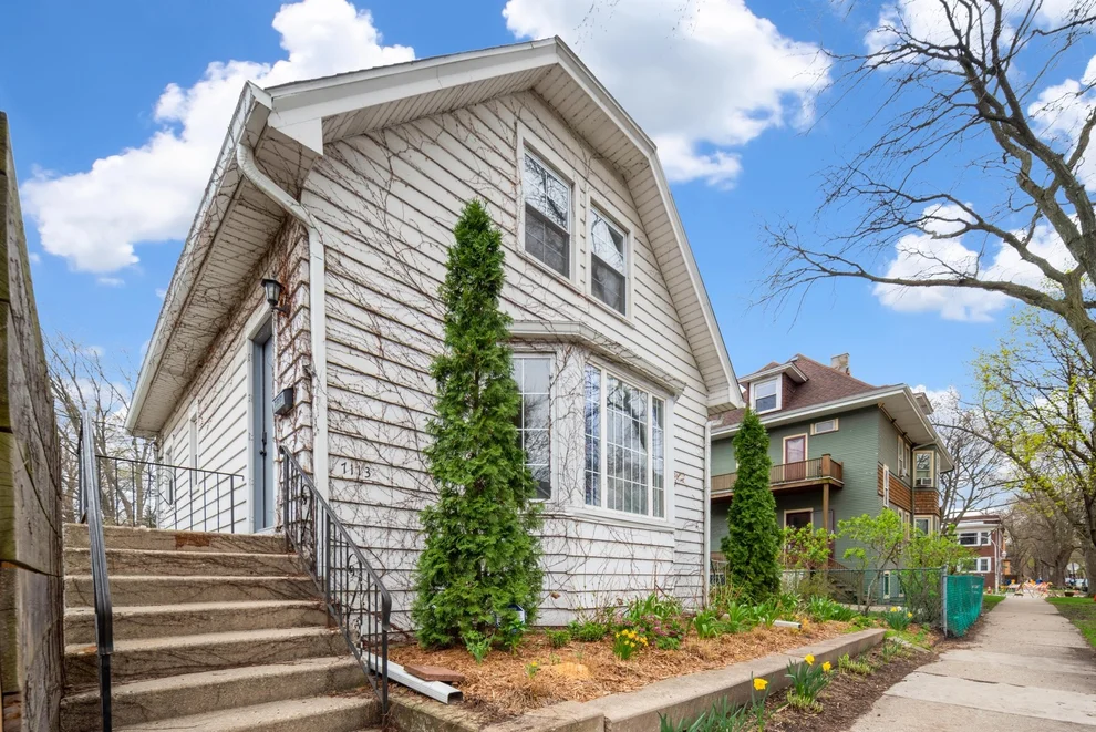 Unit for sale at 7113 N Wolcott Avenue, Chicago, IL 60626