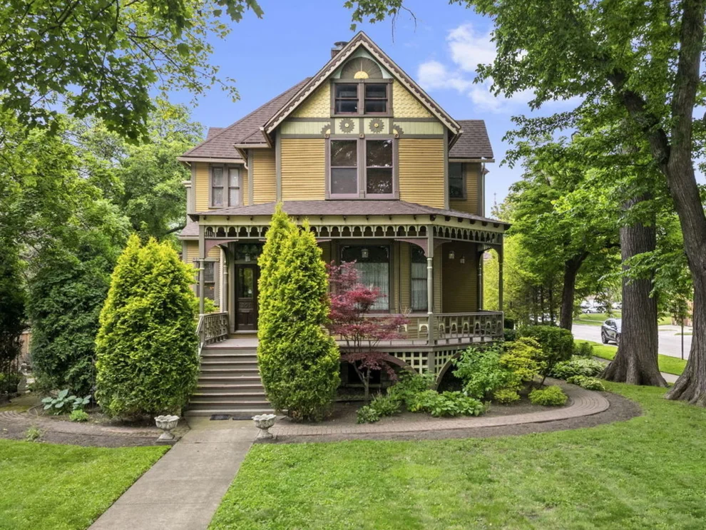 Unit for sale at 201 Wesley Avenue, Oak Park, IL 60302