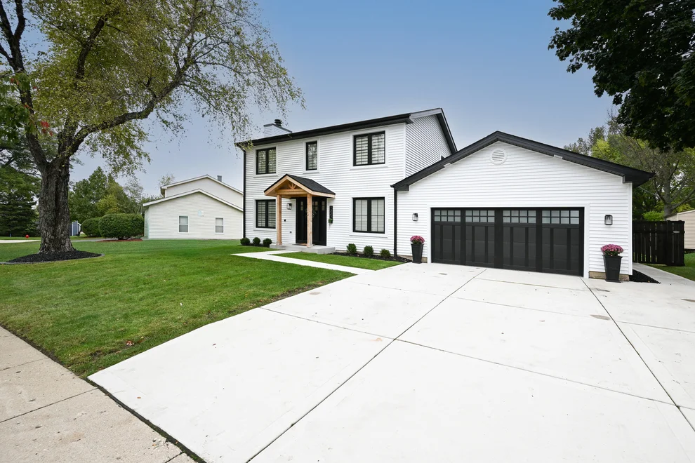 Unit for sale at 1321 S Parkview Terrace, Algonquin, IL 60102
