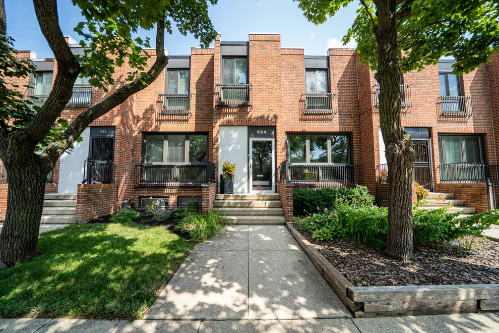 Unit for sale at 934 E 55th Street, Chicago, IL 60615