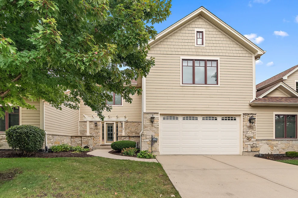 Unit for sale at 9362 Arrowhead Circle, Frankfort, IL 60423