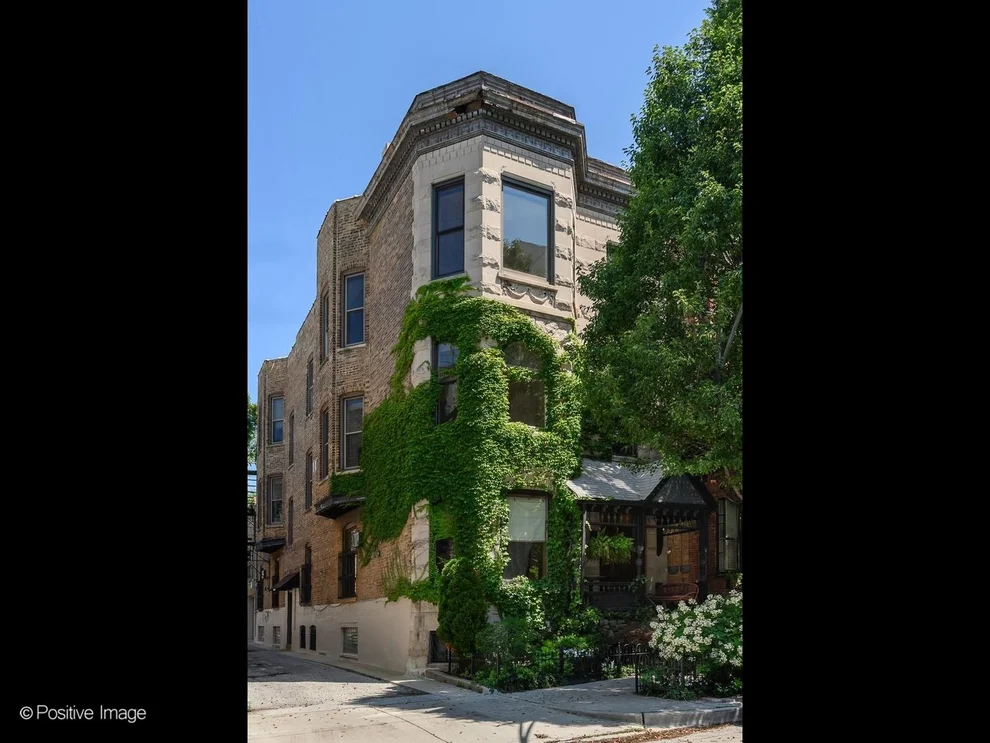 Unit for sale at 230 W Saint Paul Avenue, Chicago, IL 60614