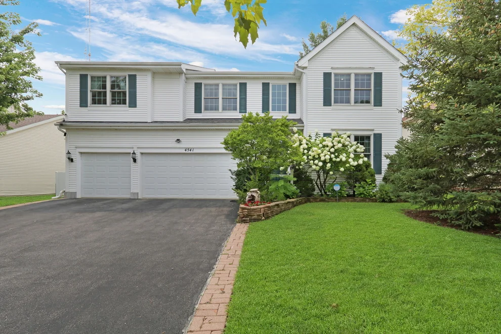 Unit for sale at 4541 W Westchester Lane, Libertyville, IL 60048